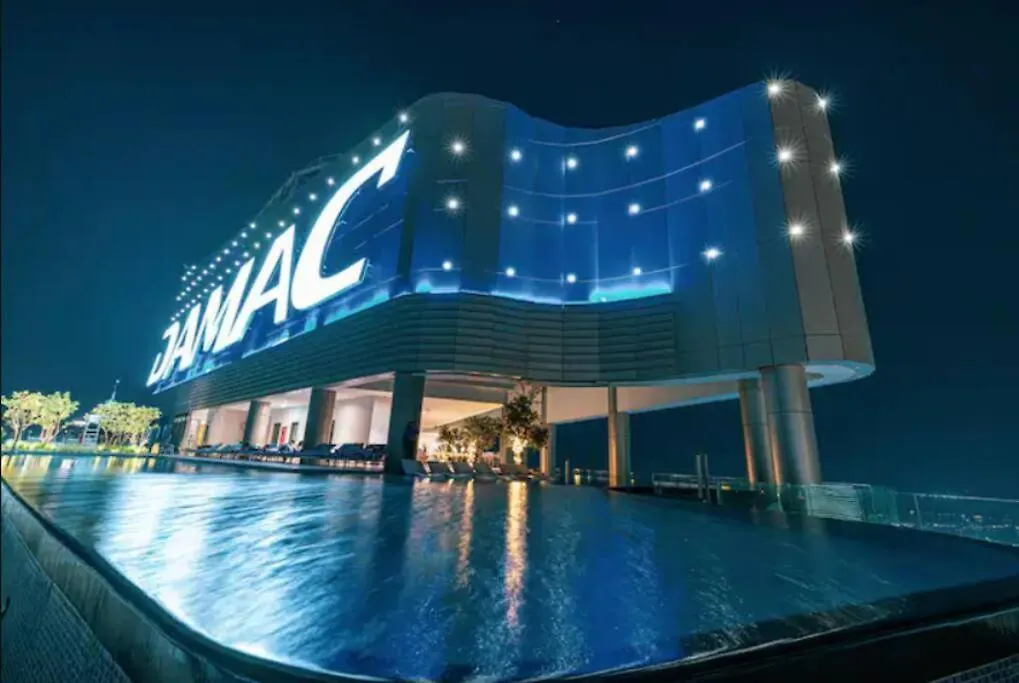 Highest Infinity Pool Burj Khalifa View Apartment Dubai